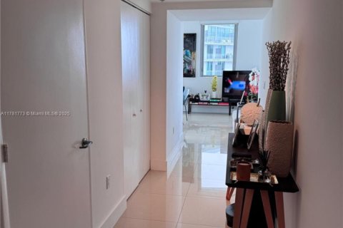 Condo in Miami, Florida, 2 bedrooms  № 1980616 - photo 17
