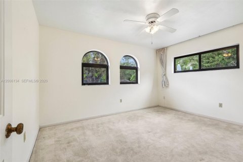 House in Palmetto Bay, Florida 4 bedrooms, 283.91 sq.m. № 2072508 - photo 22