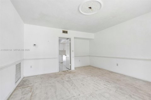 House in Palmetto Bay, Florida 4 bedrooms, 283.91 sq.m. № 2072508 - photo 12
