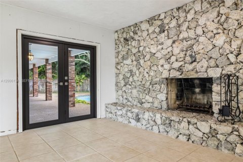 House in Palmetto Bay, Florida 4 bedrooms, 283.91 sq.m. № 2072508 - photo 7
