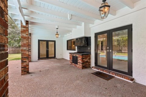 House in Palmetto Bay, Florida 4 bedrooms, 283.91 sq.m. № 2072508 - photo 30