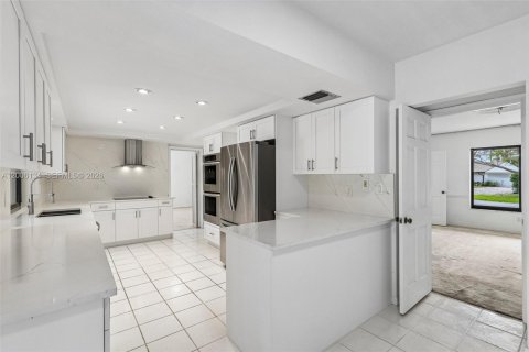 House in Palmetto Bay, Florida 4 bedrooms, 283.91 sq.m. № 2072508 - photo 10
