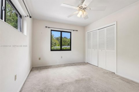 House in Palmetto Bay, Florida 4 bedrooms, 283.91 sq.m. № 2072508 - photo 27