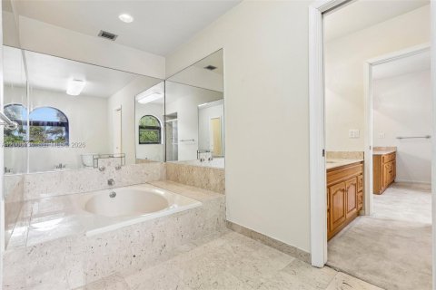 House in Palmetto Bay, Florida 4 bedrooms, 283.91 sq.m. № 2072508 - photo 19