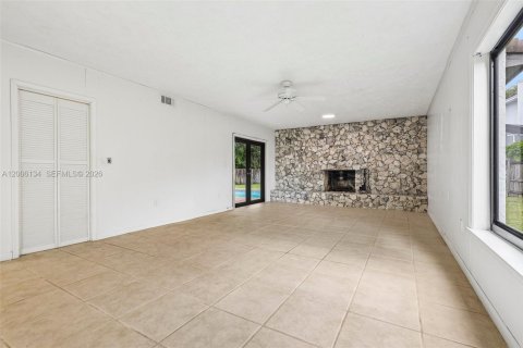 House in Palmetto Bay, Florida 4 bedrooms, 283.91 sq.m. № 2072508 - photo 6