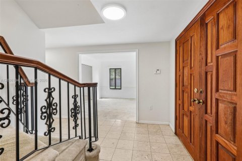 House in Palmetto Bay, Florida 4 bedrooms, 283.91 sq.m. № 2072508 - photo 3