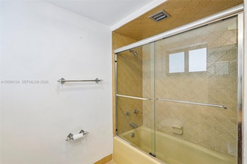 House in Palmetto Bay, Florida 4 bedrooms, 283.91 sq.m. № 2072508 - photo 25