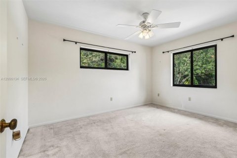 House in Palmetto Bay, Florida 4 bedrooms, 283.91 sq.m. № 2072508 - photo 26