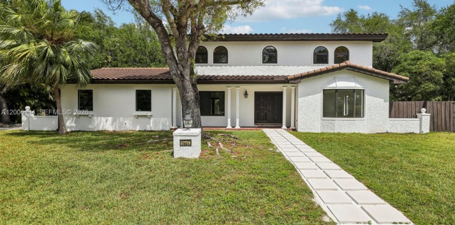 House in Palmetto Bay, Florida 4 bedrooms, 283.91 sq.m. № 2072508