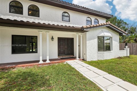 House in Palmetto Bay, Florida 4 bedrooms, 283.91 sq.m. № 2072508 - photo 2