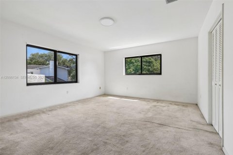 House in Palmetto Bay, Florida 4 bedrooms, 283.91 sq.m. № 2072508 - photo 16