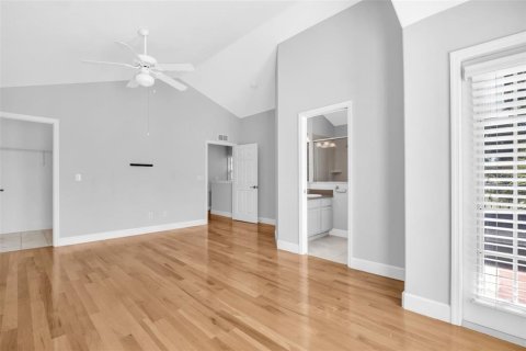 Townhouse in Saint Petersburg, Florida 3 bedrooms, 144.93 sq.m. № 2385944 - photo 22