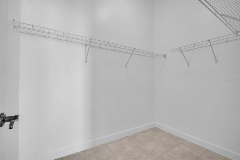 Townhouse in Saint Petersburg, Florida 3 bedrooms, 144.93 sq.m. № 2385944 - photo 30