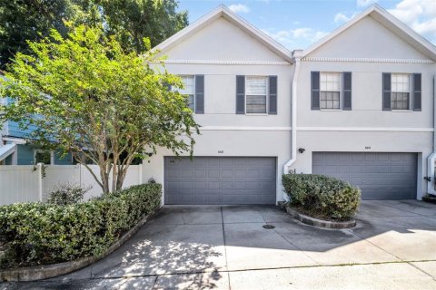 Townhouse in Saint Petersburg, Florida 3 bedrooms, 144.93 sq.m. № 2385944 - photo 3