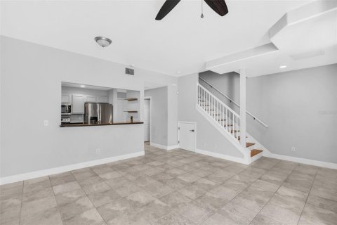 Townhouse in Saint Petersburg, Florida 3 bedrooms, 144.93 sq.m. № 2385944 - photo 15