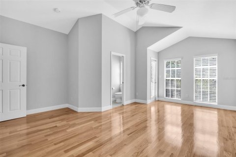 Townhouse in Saint Petersburg, Florida 3 bedrooms, 144.93 sq.m. № 2385944 - photo 21
