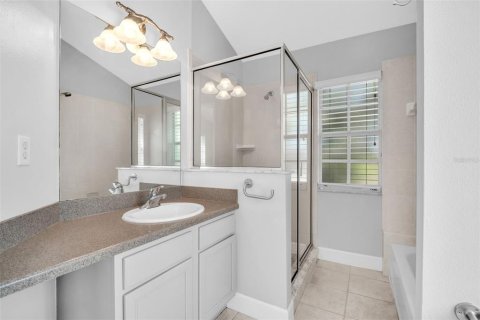 Townhouse in Saint Petersburg, Florida 3 bedrooms, 144.93 sq.m. № 2385944 - photo 26