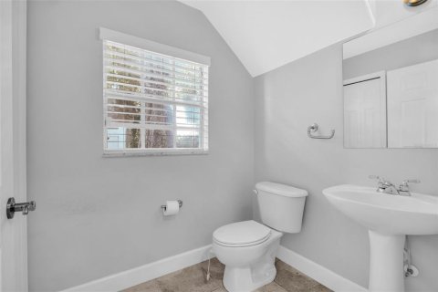 Townhouse in Saint Petersburg, Florida 3 bedrooms, 144.93 sq.m. № 2385944 - photo 18