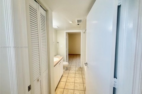 Apartment in Miami, Florida 1 bedroom, 65.22 sq.m. № 2083102 - photo 7