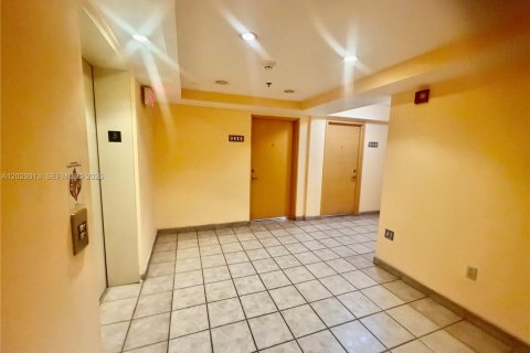 Apartment in Miami, Florida 1 bedroom, 65.22 sq.m. № 2083102 - photo 10