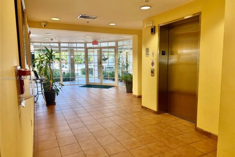 Apartment in Miami, Florida 1 bedroom, 65.22 sq.m. № 2083102 - photo 15