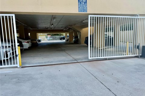 Apartment in Miami, Florida 1 bedroom, 65.22 sq.m. № 2083102 - photo 16