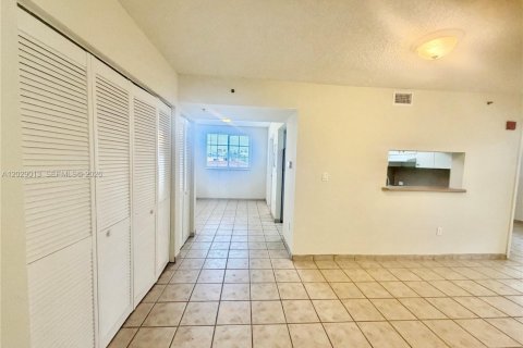 Apartment in Miami, Florida 1 bedroom, 65.22 sq.m. № 2083102 - photo 3