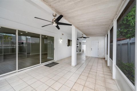 Villa ou maison à vendre à Miami, Floride: 3 chambres, 134.8 m2 № 1954917 - photo 11