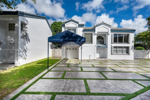 Villa ou maison à vendre à Miami, Floride: 3 chambres, 134.8 m2 № 1954917 - photo 2