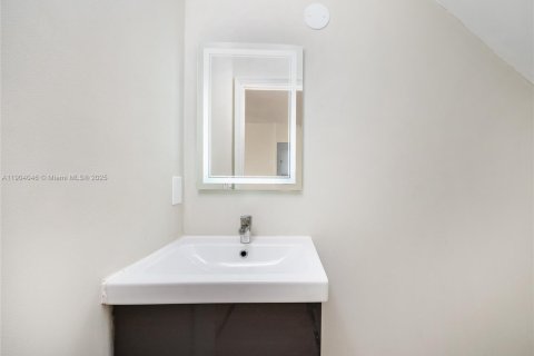 Villa ou maison à vendre à Miami, Floride: 3 chambres, 134.8 m2 № 1954917 - photo 29