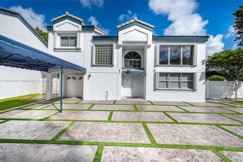 Villa ou maison à vendre à Miami, Floride: 3 chambres, 134.8 m2 № 1954917 - photo 1