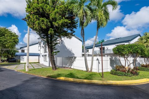 Villa ou maison à vendre à Miami, Floride: 3 chambres, 134.8 m2 № 1954917 - photo 3