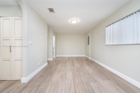 Villa ou maison à vendre à Miami, Floride: 3 chambres, 134.8 m2 № 1954917 - photo 28