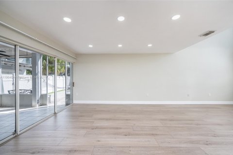Villa ou maison à vendre à Miami, Floride: 3 chambres, 134.8 m2 № 1954917 - photo 19