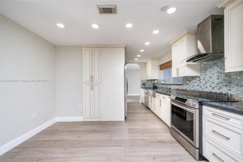 Villa ou maison à vendre à Miami, Floride: 3 chambres, 134.8 m2 № 1954917 - photo 13