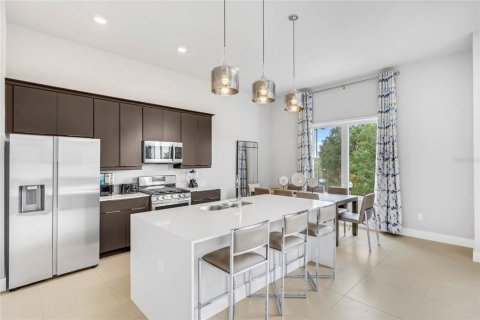 Condo in Four Corners, Florida, 5 bedrooms  № 2203524 - photo 3