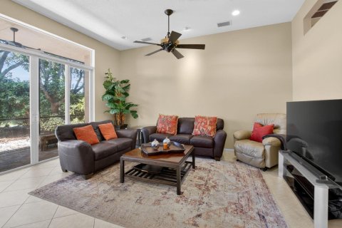 House in Delray Beach, Florida 4 bedrooms, 221.85 sq.m. № 2242036 - photo 14
