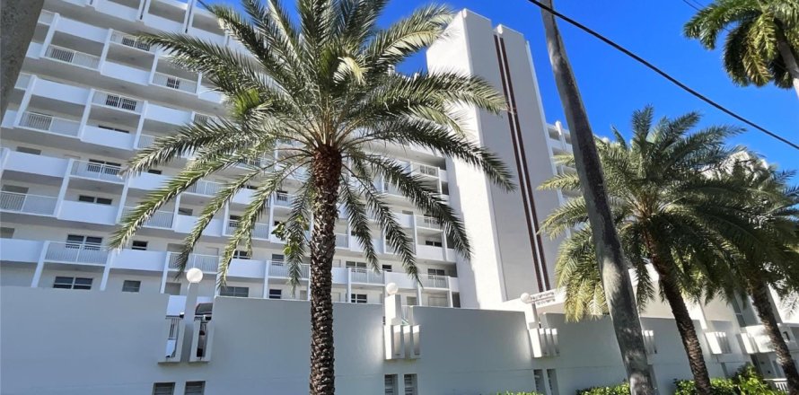 Condo in Fort Lauderdale, Florida, 2 bedrooms  № 2250717