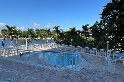 Condo in Fort Lauderdale, Florida, 2 bedrooms  № 2250717 - photo 11