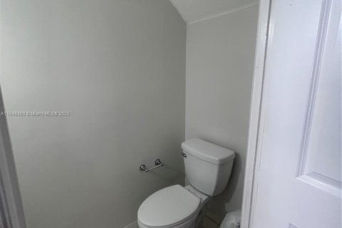 House in Miami, Florida 2 bedrooms, 116.13 sq.m. № 1848951 - photo 10