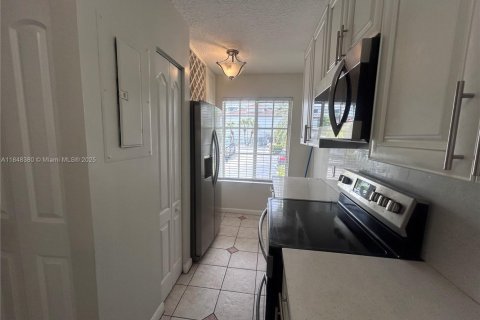 House in Miami, Florida 2 bedrooms, 116.13 sq.m. № 1848951 - photo 6