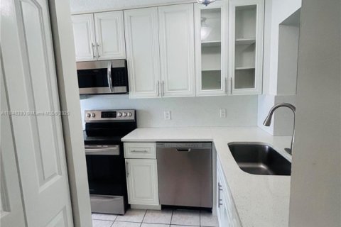 House in Miami, Florida 2 bedrooms, 116.13 sq.m. № 1848951 - photo 20