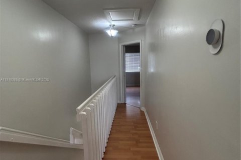 House in Miami, Florida 2 bedrooms, 116.13 sq.m. № 1848951 - photo 16