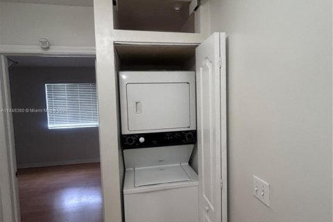 House in Miami, Florida 2 bedrooms, 116.13 sq.m. № 1848951 - photo 14