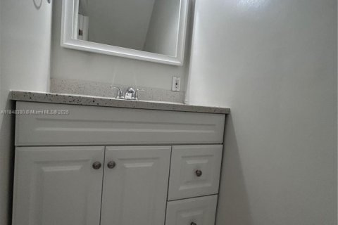 House in Miami, Florida 2 bedrooms, 116.13 sq.m. № 1848951 - photo 11