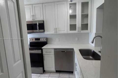 House in Miami, Florida 2 bedrooms, 116.13 sq.m. № 1848951 - photo 4