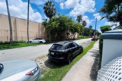 House in Miami, Florida 2 bedrooms, 116.13 sq.m. № 1848951 - photo 28