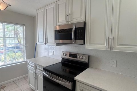 House in Miami, Florida 2 bedrooms, 116.13 sq.m. № 1848951 - photo 7