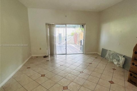 House in Miami, Florida 2 bedrooms, 116.13 sq.m. № 1848951 - photo 26