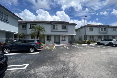 House in Miami, Florida 2 bedrooms, 116.13 sq.m. № 1848951 - photo 2